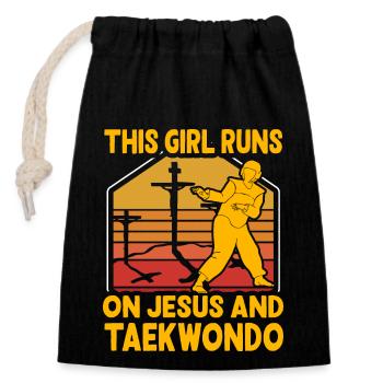 This Girl läuft auf Jesus und Taekwondo - Verschließbarer Geschenkbeutel aus Baumwolle (14x20cm) - Schwarz - Vorne