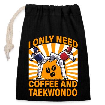 Ich brauche nur Kaffee und Taekwondo - Verschließbarer Geschenkbeutel aus Baumwolle (14x20cm) - Schwarz - Vorne