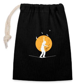 Slackline mit Mond im Hintergrund - Verschließbarer Geschenkbeutel aus Baumwolle (14x20cm) - Schwarz - Vorne