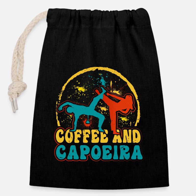 Kaffee und Capoeira - Verschließbarer Geschenkbeutel aus Baumwolle (14x20cm) - Schwarz
