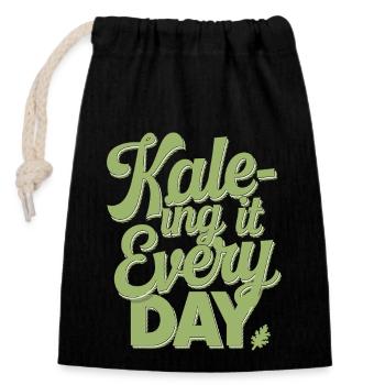 Végétarien végétalien : Kale-ing It Every Day - Sac cadeau en coton avec cordon (14 x 20 cm) - noir - Devant