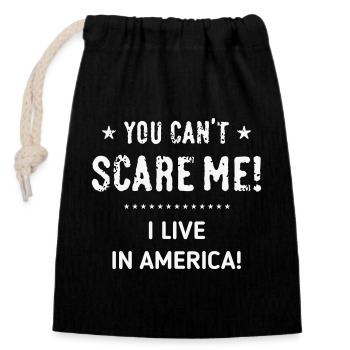 You Can’t Scare Me! I Live In America! (White) - Closable cotton gift bag (14x20cm) - black - Front