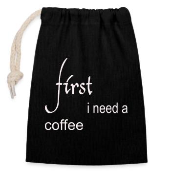 First I Need a Coffee Design - Verschließbarer Geschenkbeutel aus Baumwolle (14x20cm) - Schwarz - Vorne