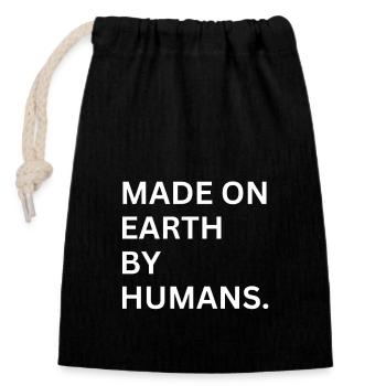 MADE ON EARTH BY HUMANS - Closable cotton gift bag (14x20cm) - black - Front
