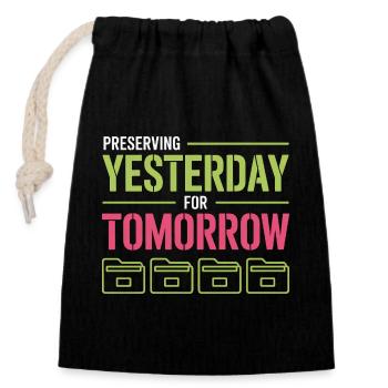 Preserving Yesterday for Tomorrow - Closable cotton gift bag (14x20cm) - black - Front