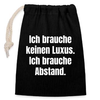 Ich brauche Abstand statt Luxus - Verschließbarer Geschenkbeutel aus Baumwolle (14x20cm) - Schwarz - Vorne