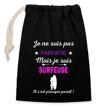 Je ne suis pas parfaite je suis Surfeuse - Sac cadeau en coton avec cordon (14 x 20 cm) - noir - Devant
