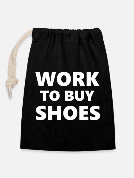 Cours de consommation : Travailler pour acheter des chaussures - Sac cadeau en coton avec cordon (14 x 20 cm) - noir