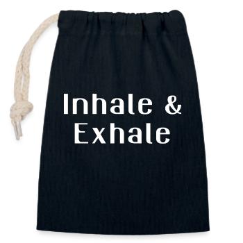 lustige sprüche inhale & exhale - Verschließbarer Geschenkbeutel aus Baumwolle (14x20cm) - Navy - Vorne