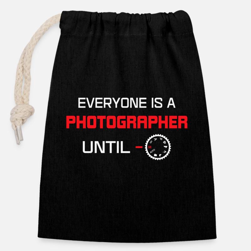 Everyone is a Photographer - Closable cotton gift bag (14x20cm) - black