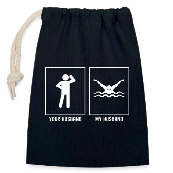 Her husband - My husband - Swimmer - Closable cotton gift bag (14x20cm) - navy - Front