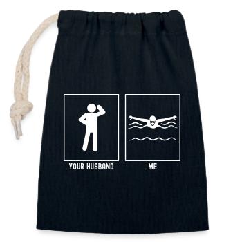 Her Husband - Me - Swimming Vector - Closable cotton gift bag (14x20cm) - navy - Front