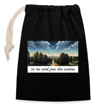 UFOs über Paris - Magritte - Verschließbarer Geschenkbeutel aus Baumwolle (14x20cm) - Schwarz - Vorne