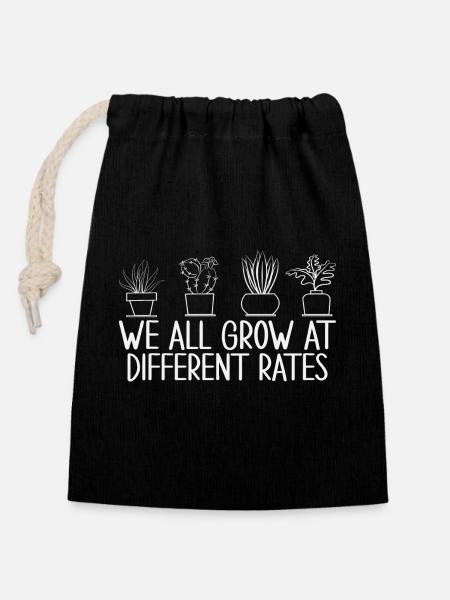 We all grow at different rates - Closable cotton gift bag (14x20cm) - black