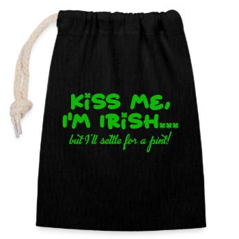 Kiss me I´m Irish but i will settle for a pint - Verschließbarer Geschenkbeutel aus Baumwolle (14x20cm) - Schwarz - Vorne