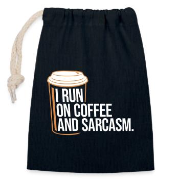 Je cours sur le café et le sarcasme Dicton sarcastique - Sac cadeau en coton avec cordon (14 x 20 cm) - bleu marine - Devant