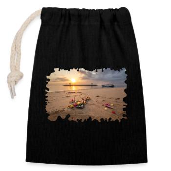 Sunrise offerings on Bali beach - Closable cotton gift bag (14x20cm) - black - Front