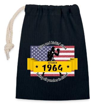 60. Geburtstag Alive and kickin since 10/1964 - Verschließbarer Geschenkbeutel aus Baumwolle (14x20cm) - Navy - Vorne