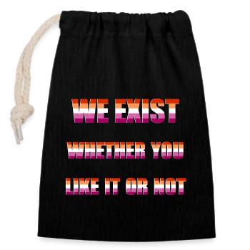 We Exist - Lesbische Flagge - Verschließbarer Geschenkbeutel aus Baumwolle (14x20cm) - Schwarz - Vorne