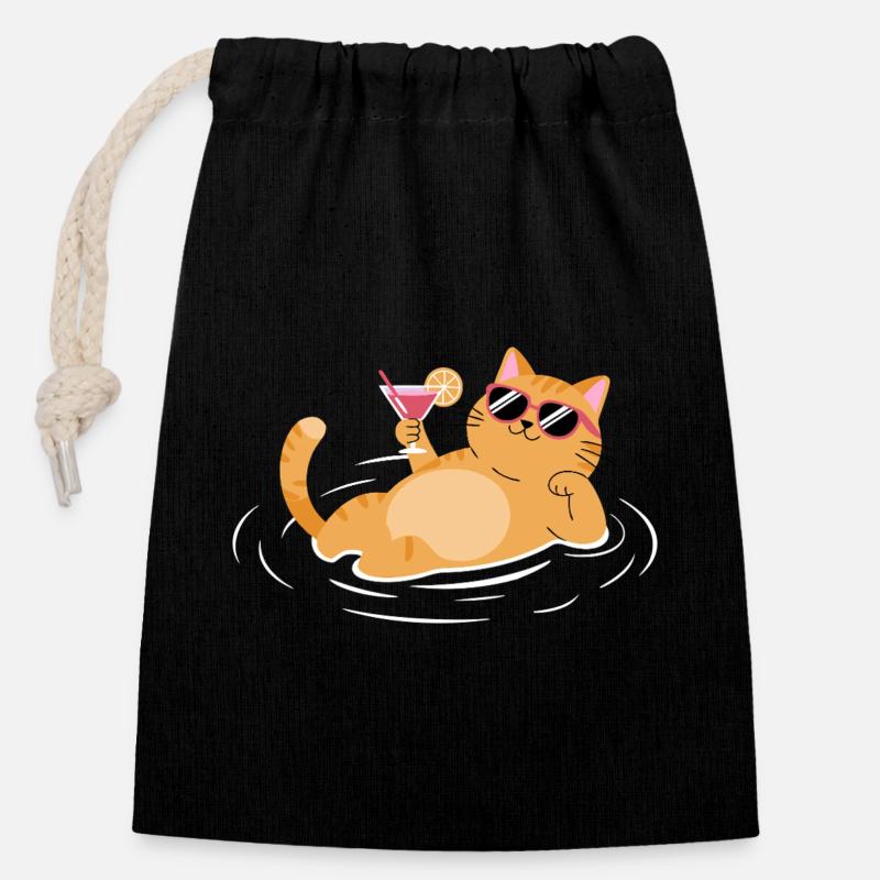 A Cat Enjoying Summer Pool Beach Vacation Beach - Closable cotton gift bag (14x20cm) - black