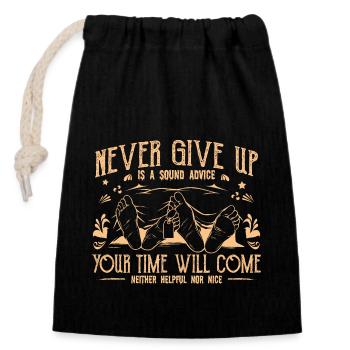 Never give up - Never give up - funny rhyme - Closable cotton gift bag (14x20cm) - black - Front