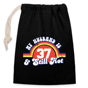 Mon mari a 37 ans et est toujours chaud et fière femme 37 - Sac cadeau en coton avec cordon (14 x 20 cm) - noir - Devant