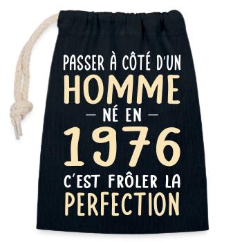 Born in 1976 – Near perfection - Closable cotton gift bag (14x20cm) - navy - Front