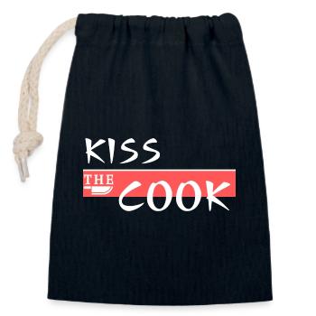 Kiss the Cook. Kiss the cook Funny saying Food - Closable cotton gift bag (14x20cm) - navy - Front