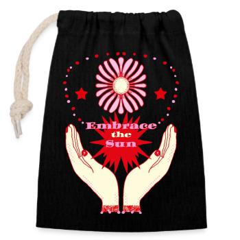 Embrace the sun: warmth and solar power - Closable cotton gift bag (14x20cm) - black - Front