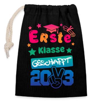 1. Klasse geschafft - 2023 - Verschließbarer Geschenkbeutel aus Baumwolle (14x20cm) - Schwarz - Vorne