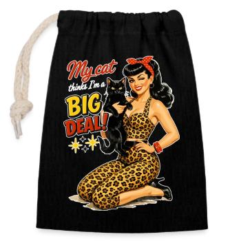 Rockabella & Katze: My cat thinks I'm a big deal - Verschließbarer Geschenkbeutel aus Baumwolle (14x20cm) - Schwarz - Vorne