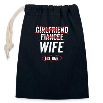 Petite amie Fiancée Femme Est 1976 - Sac cadeau en coton avec cordon (14 x 20 cm) - bleu marine - Devant
