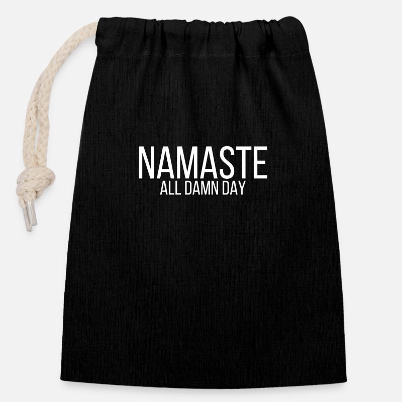 Namaste all damn day - Verschließbarer Geschenkbeutel aus Baumwolle (14x20cm) - Schwarz