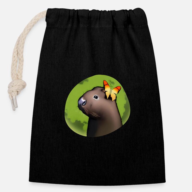Kleiner Capybara mit Schmetterling - Verschließbarer Geschenkbeutel aus Baumwolle (14x20cm) - Schwarz