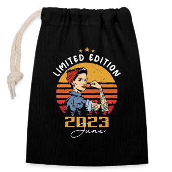 Millésime 2023 - Né en juin 2023 - Sac cadeau en coton avec cordon (14 x 20 cm) - noir - Devant