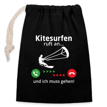 Kitesurfen ruft an und ich muss gehen - Verschließbarer Geschenkbeutel aus Baumwolle (14x20cm) - Schwarz - Vorne