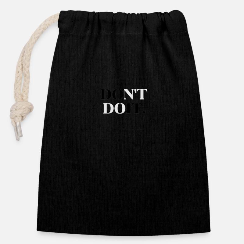Motivational shirt "DO(nt) (do) IT" - Closable cotton gift bag (14x20cm) - black