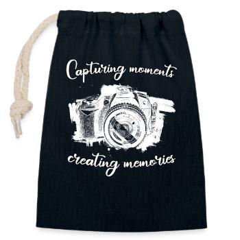 Capturer des moments, créer des souvenirs - Sac cadeau en coton avec cordon (14 x 20 cm) - bleu marine - Devant