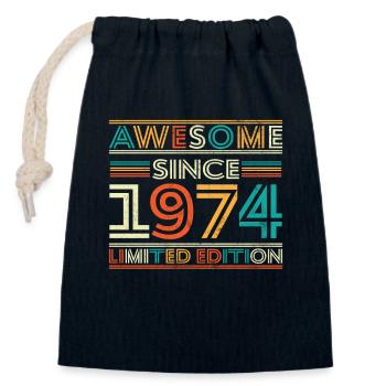 Impressionnant depuis 1974 - Sac cadeau en coton avec cordon (14 x 20 cm) - bleu marine - Devant