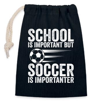 Schule ist wichtig, aber Fußball ist noch wichtiger - Verschließbarer Geschenkbeutel aus Baumwolle (14x20cm) - Navy - Vorne