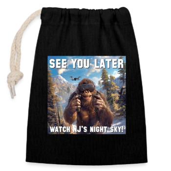 Bigfoot New Jersey with his drone - Closable cotton gift bag (14x20cm) - black - Front