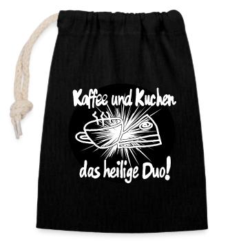 Kaffee und Kuchen ist heilig... - Verschließbarer Geschenkbeutel aus Baumwolle (14x20cm) - Schwarz - Vorne