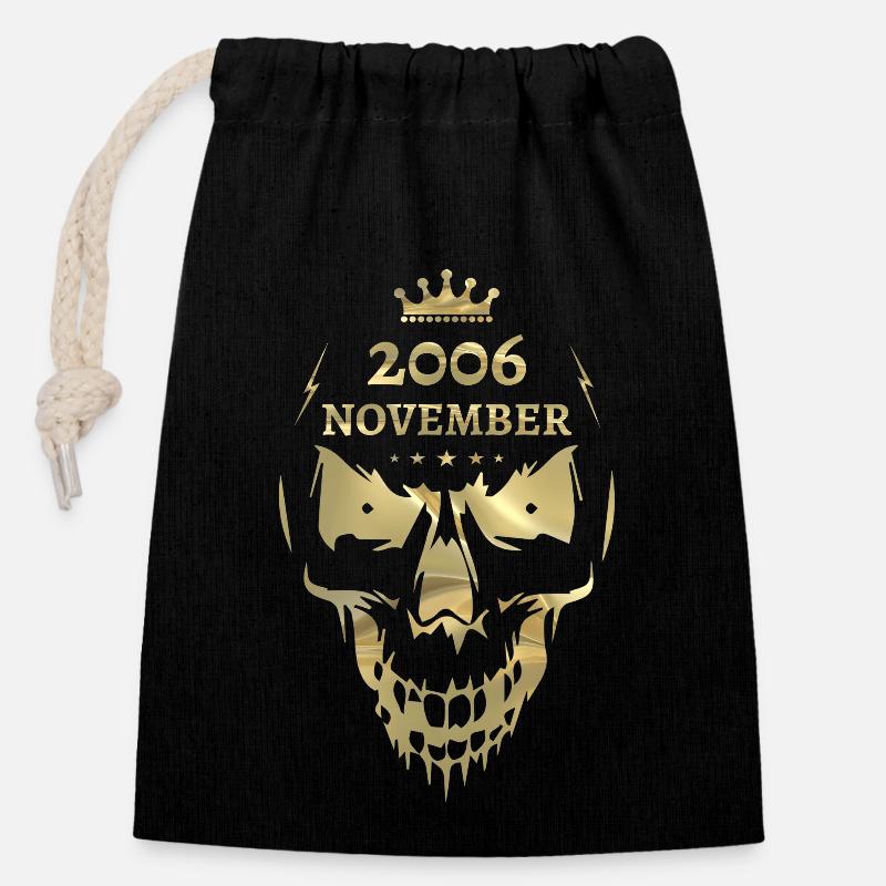 November 2006 Totenkopf Gold - Verschließbarer Geschenkbeutel aus Baumwolle (14x20cm) - Schwarz