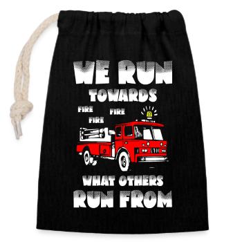 We run towards what others run from Fire Fighters - Verschließbarer Geschenkbeutel aus Baumwolle (14x20cm) - Schwarz - Vorne