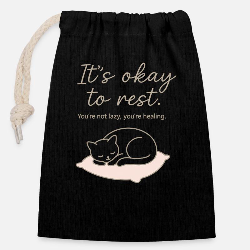 It’s okay to rest – Selfcare & Ruhe - Verschließbarer Geschenkbeutel aus Baumwolle (14x20cm) - Schwarz