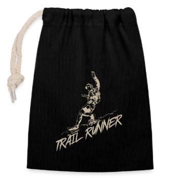 Trail runner jogging on the mountain - Closable cotton gift bag (14x20cm) - black - Front