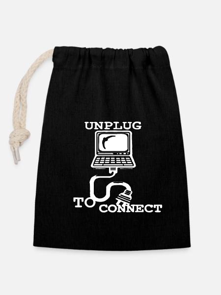 unplug to connect - Verschließbarer Geschenkbeutel aus Baumwolle (14x20cm) - Schwarz