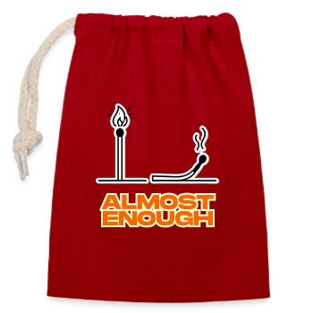 Almost enough - Verschließbarer Geschenkbeutel aus Baumwolle (14x20cm) - Rot - Vorne