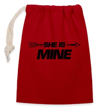 she is mine - Verschließbarer Geschenkbeutel aus Baumwolle (14x20cm) - Rot - Vorne
