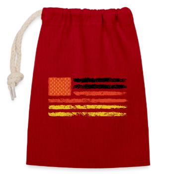 DDR goes America, Hammer und Zirkel in US Flagge - Verschließbarer Geschenkbeutel aus Baumwolle (14x20cm) - Rot - Vorne